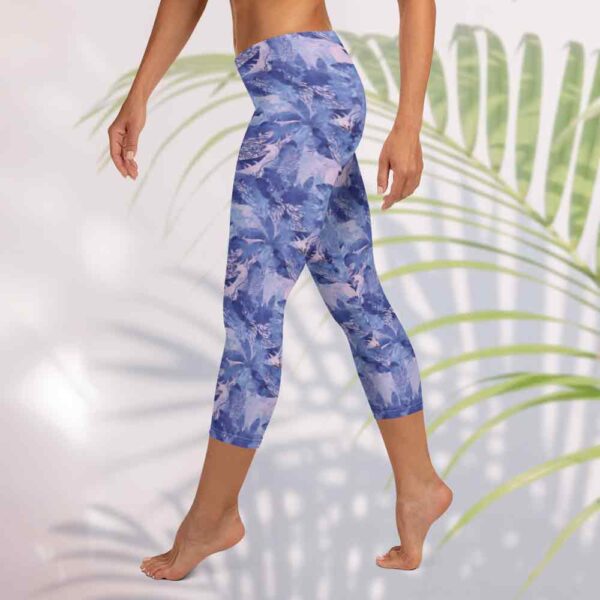 mustique palm capri leggings